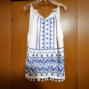 Nutria Embroidered Top L